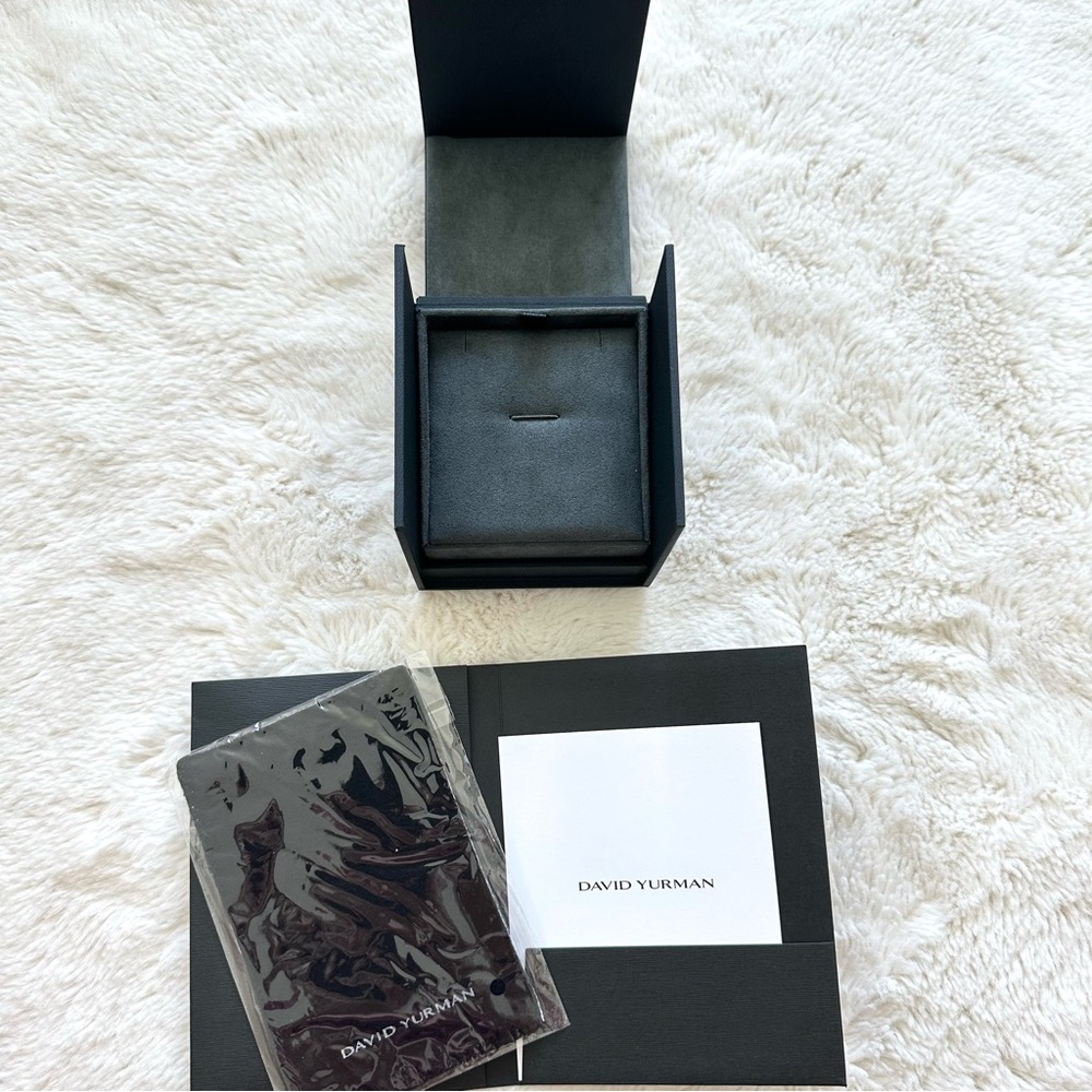 - NEW!!! David Yurman jewelry box for necklace or pendant Authentic
